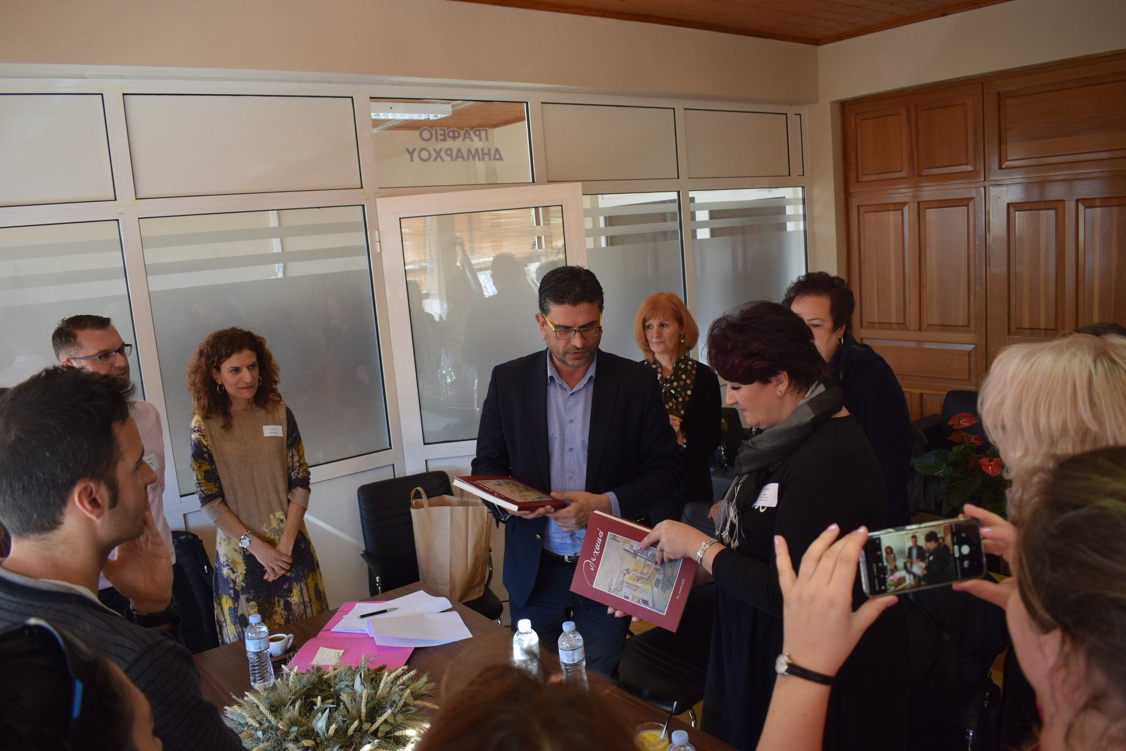 Δήμος Ανδραβίδας – Κυλλήνης: Επίσκεψη στον Δήμαρχο Γιάννη Λέντζα από καθηγητές του προγράμματος  Erasmus+ (photos)