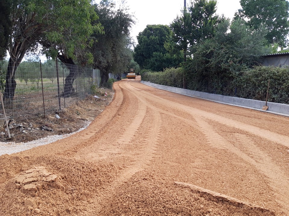 Δήμος Ήλιδας: Παρεμβάσεις ουσίας με ασφαλτοστρώσεις σε δρόμους της Αμαλιάδας και της Πηνείας