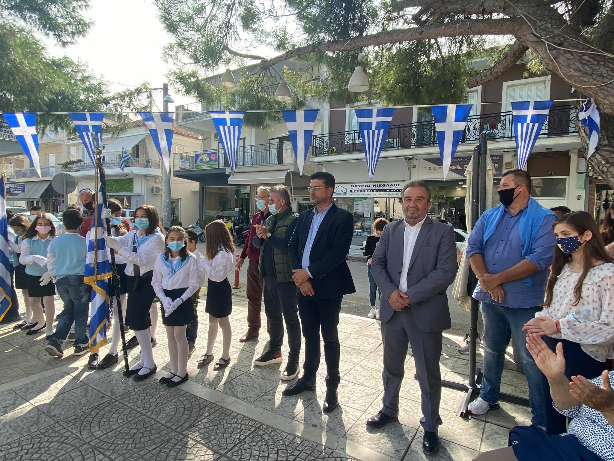 Δήμος Ανδραβίδας-Κυλλήνης: Καταθέσεις στεφάνων υπέρ της μνήμης των ηρώων-αγωνιστών πραγματοποίησαν οι μαθητές των σχολικών μονάδων των Λεχαινών