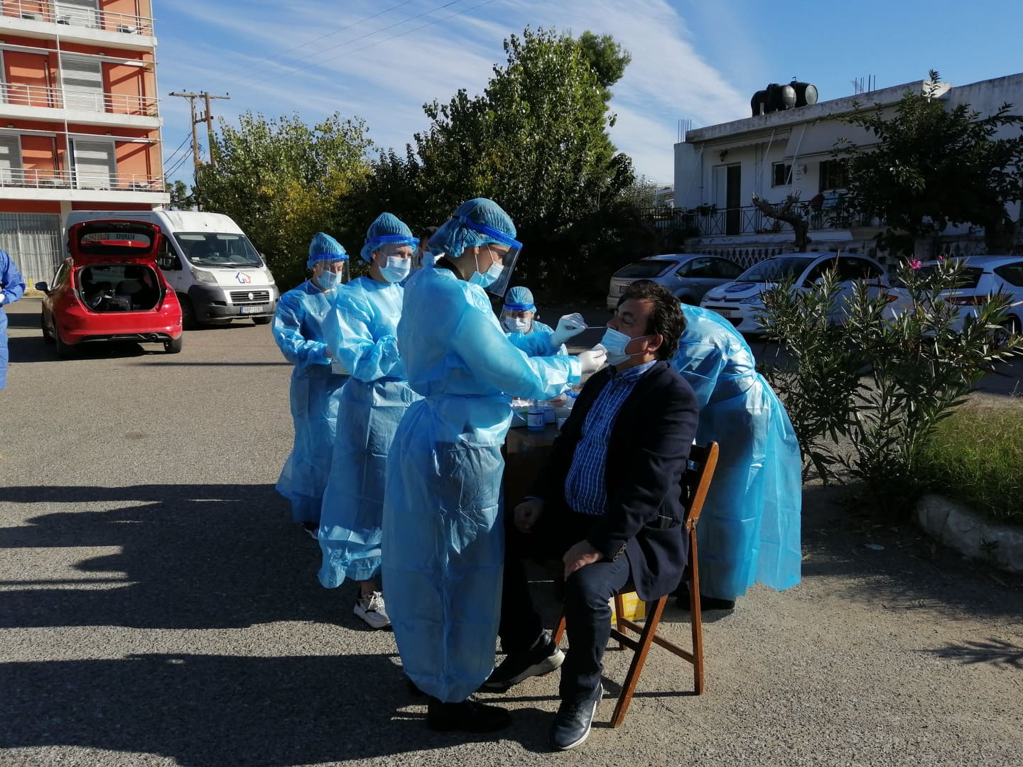 Δήμαρχος Πύργου Παναγιώτης Αντωνακόπουλος: "Η πραγματικότητα με τα κρούσματα covid-19 είναι παραπάνω από τους αριθμούς- Στόχος μας ο περιορισμός της διασποράς του ιού”- Rapid test σε διερχόμενους πολίτες με κλιμάκια του ΕΟΔΥ- Έγιναν 97 τεστ και βγήκαν όλα αρνητικά