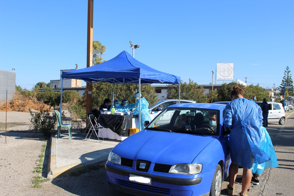 Δήμος Ήλιδας: Δωρεάν drive through covid test στην είσοδο της Αμαλιάδας- 67 rapid test, τα αποτελέσματα των οποίων ήταν όλα αρνητικά (photos)