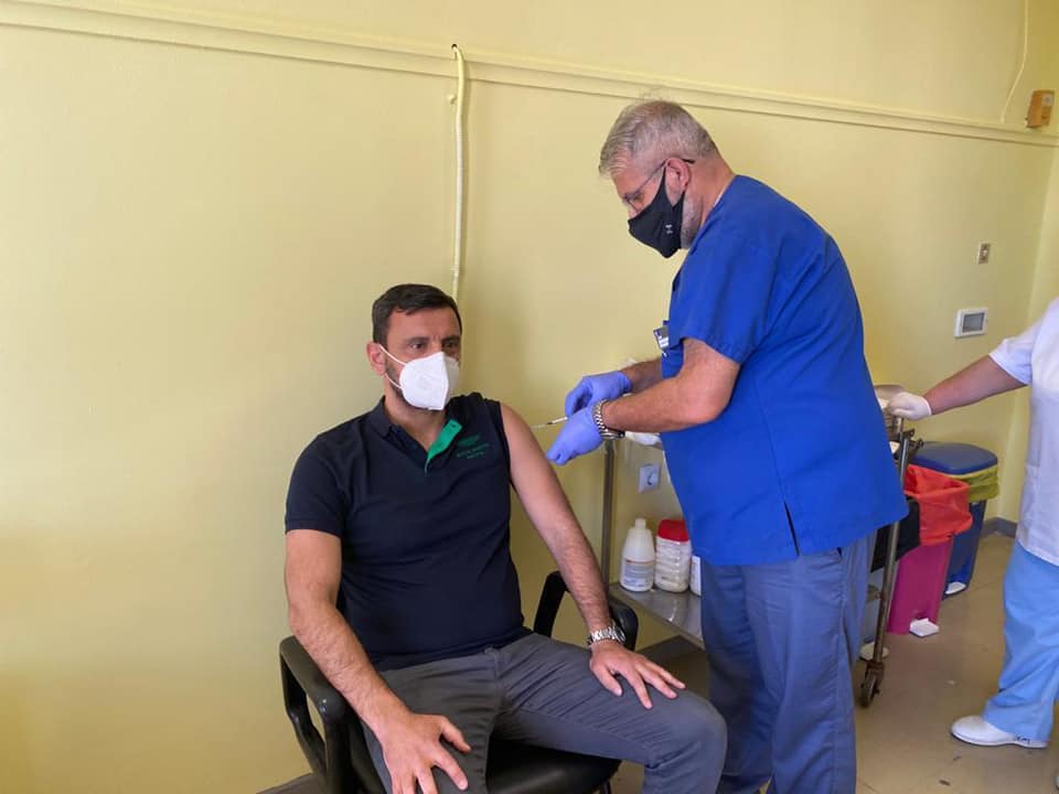 Ανδρέας Νικολακόπουλος: “Οι Έλληνες κερδίζουν την Ελευθερία τους”- Εμβολιασμός στο Νοσοκομείο Αμαλιάδας και συζήτηση με διοίκηση, ιατρικό  και νοσηλευτικό προσωπικό