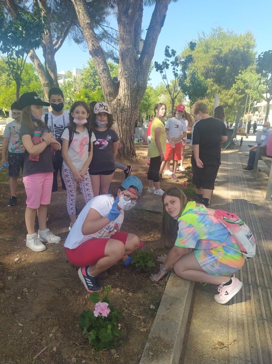 Δήμος Ήλιδας: Λουλούδια για την παγκόσμια ημέρα περιβάλλοντος από τους μαθητές των δημοτικών σχολείων της Αμαλιάδας (photos)