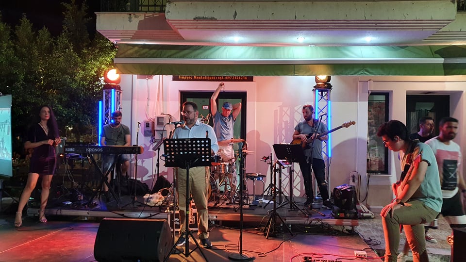 Νίκος Κοροβέσης: Ένα αξέχαστο μουσικό ταξίδι» με τους BANDA MORENA στην μικρή πλατεία του Κακόβατου (photos)